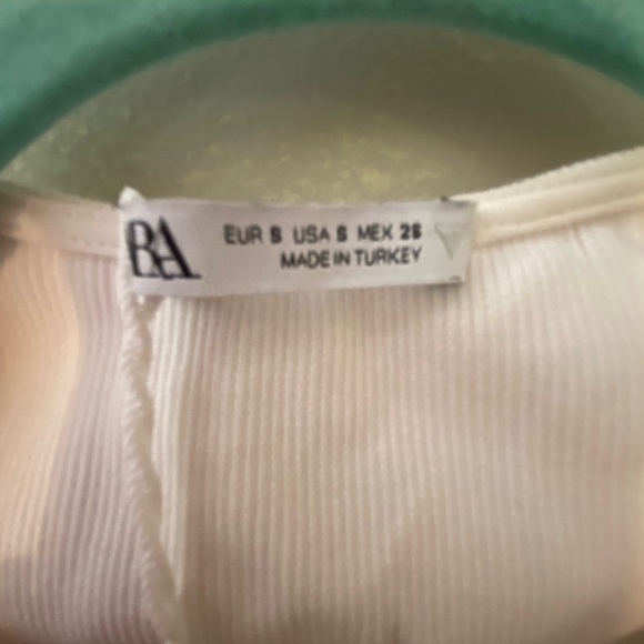 ZARA FLORAL APPLIQUÉ RIBBED CROP TOP - Picture 3 of 4